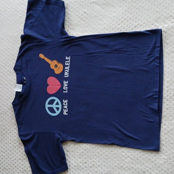 Vintage Hippie Tshirt peace love and Ukulele - Picture 6 of 13